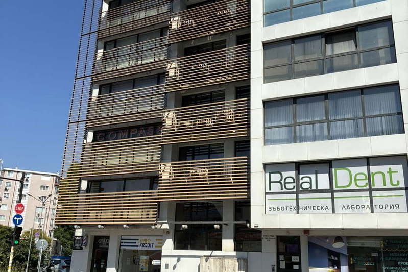 Офис във Варна, Център