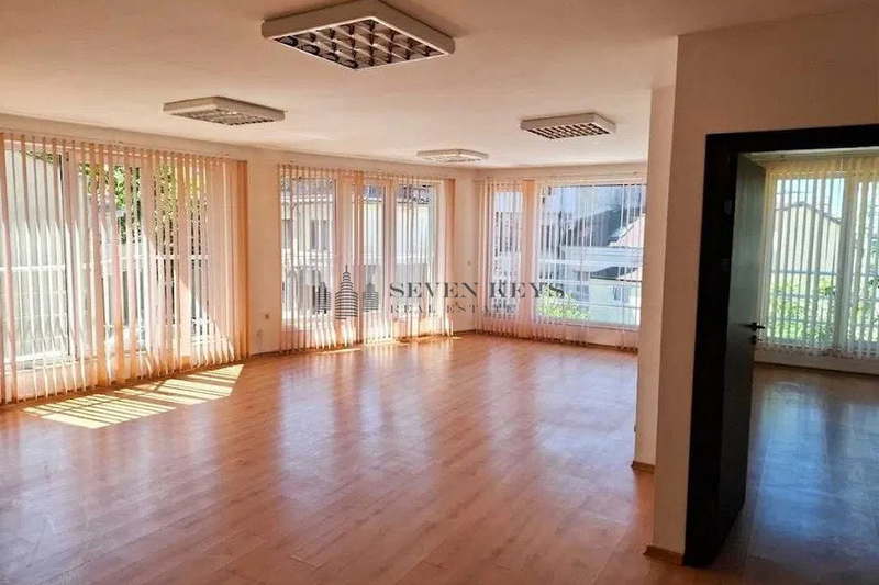 Office in Varna, Centyr