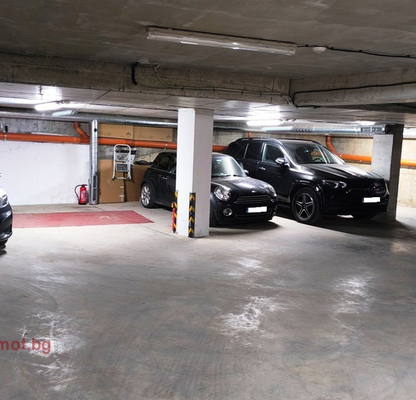 Photo 2 — Garage/Parking in Ruse, Centyr