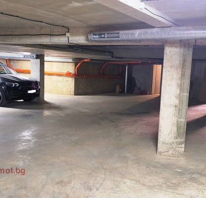 Photo 3 — Garage/Parking in Ruse, Centyr