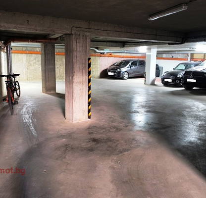 Photo 4 — Garage/Parking in Ruse, Centyr