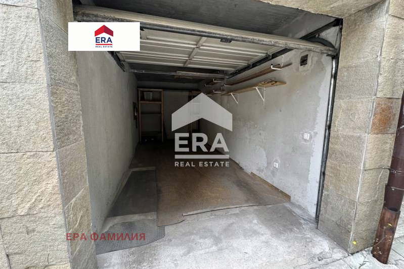 Garage/Parking in Sofiya, Banishora
