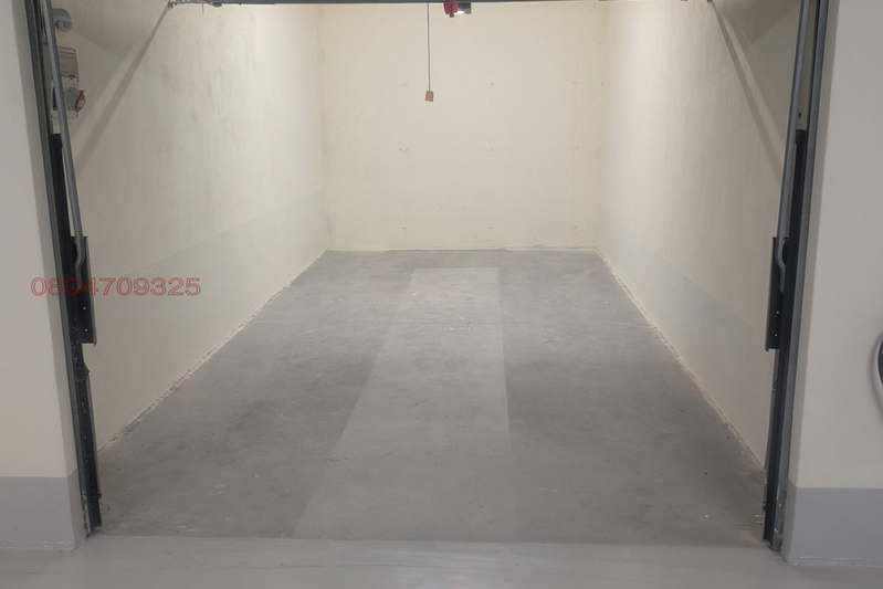 Garage/Parking in Sofiya, Banishora