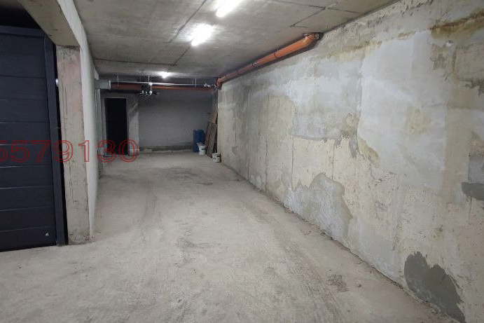 Garage/Parking in Sofiya, Banishora