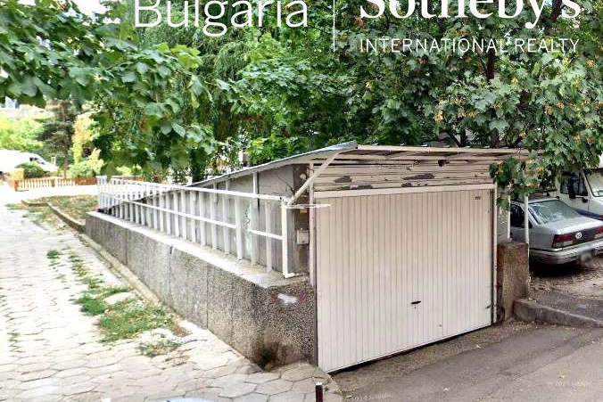 Гараж/Паркомясто в София, Белите брези
