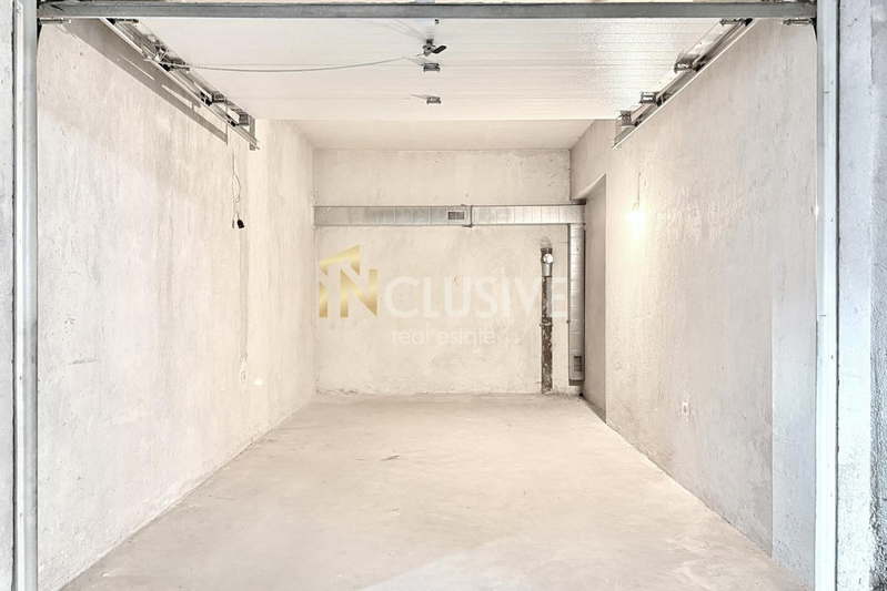 Garage/Parking in Sofiya, Dyrvenica