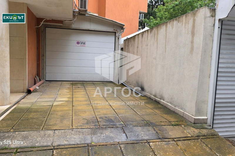 Garage/Parking in Varna, Centyr