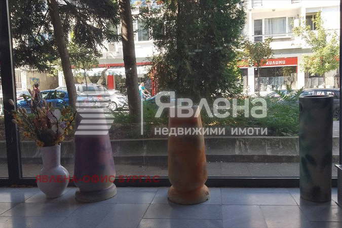 Shop in Burgas, Vyzrajdane