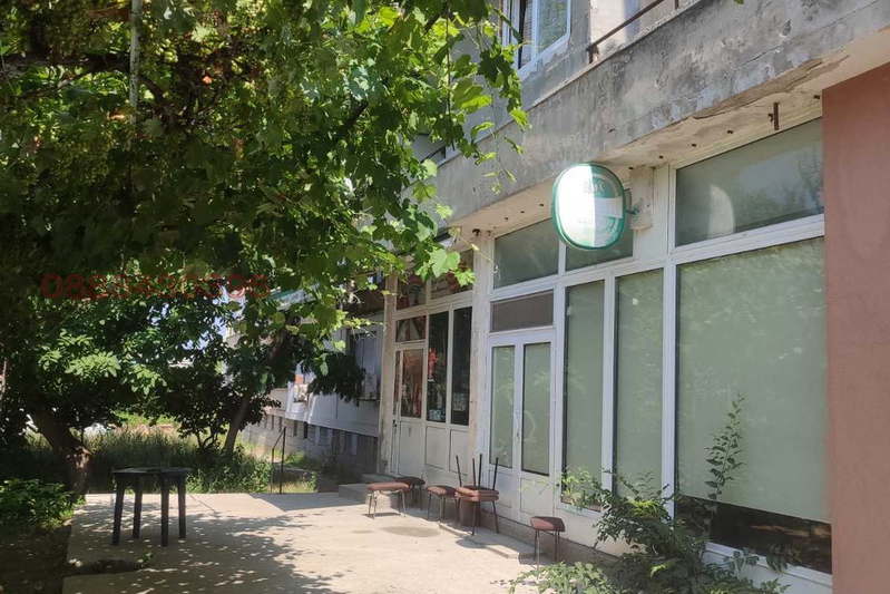 Магазин в Плевен, Червен бряг