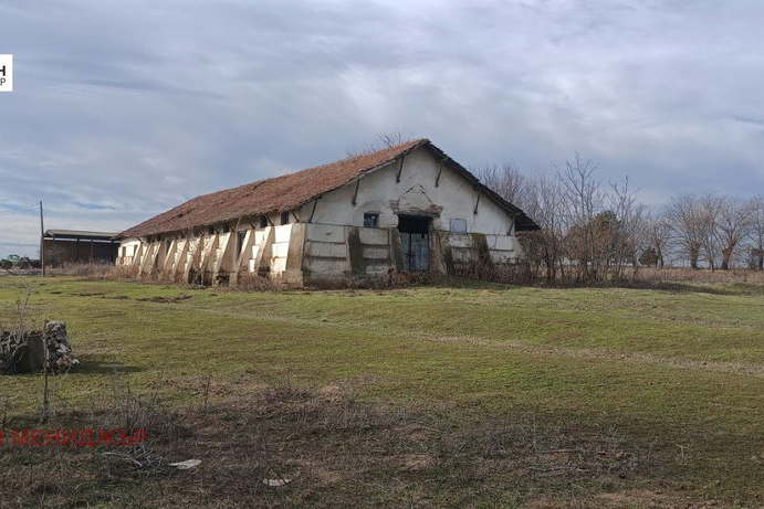 Склад в Плевен, с. Староселци