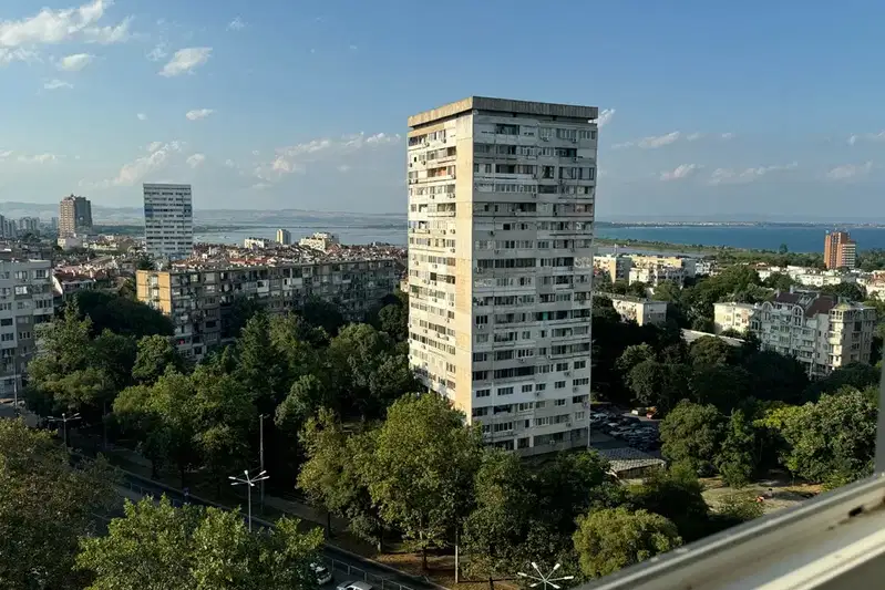 Three-room apartment with sea view in the centre of Burgas