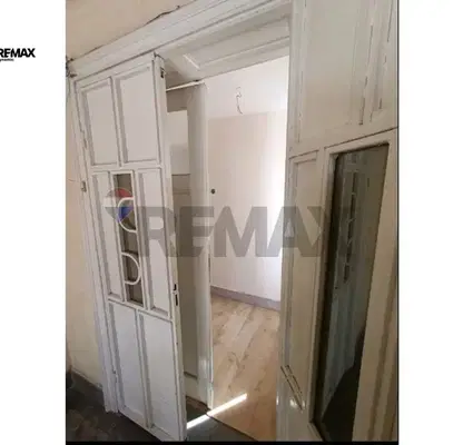 Снимка 5 — Многостаен апартамент с потенциал в центъра на Бургас