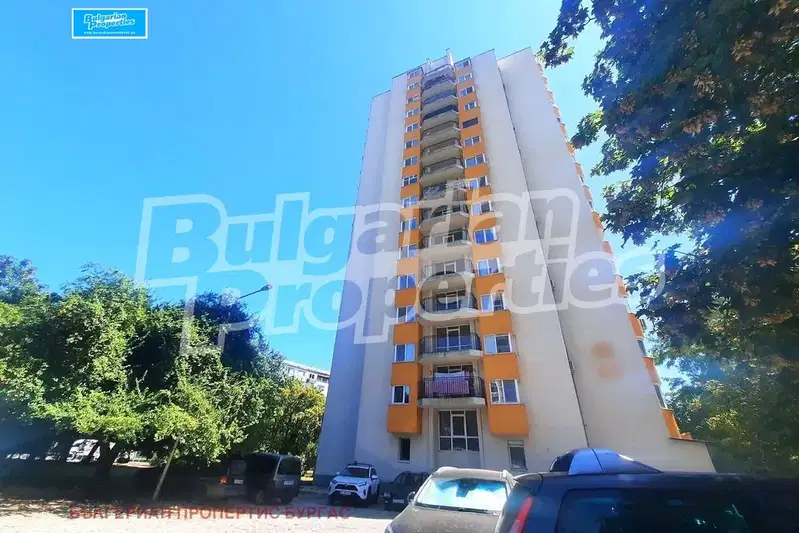 Three-room apartment with two bedrooms in Izgrev, Burgas