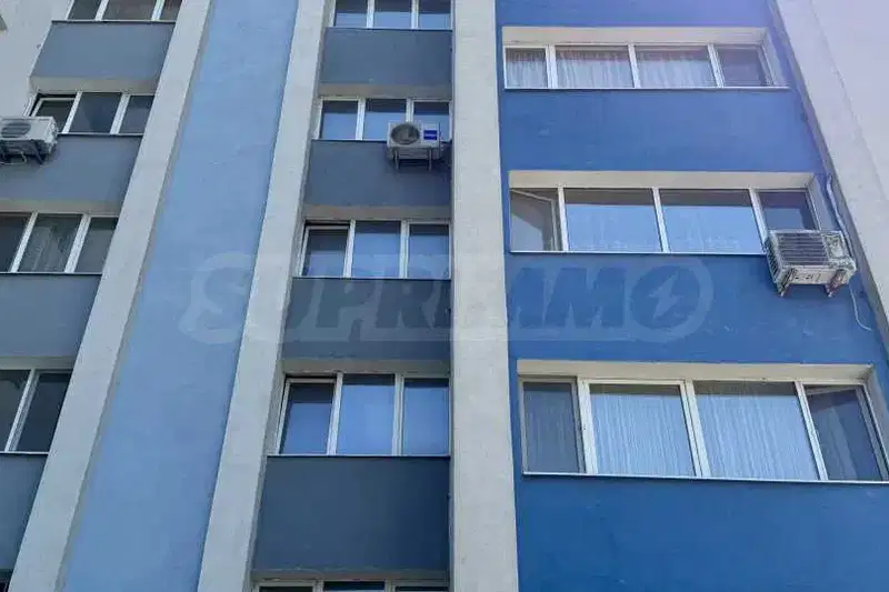 Two-room apartment in Lazur, Burgas with separate kitchen