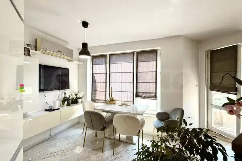 Three-room apartment with two terraces in Lazur, Burgas