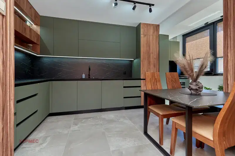 Three-room apartment with parking space in Lazur, Burgas
