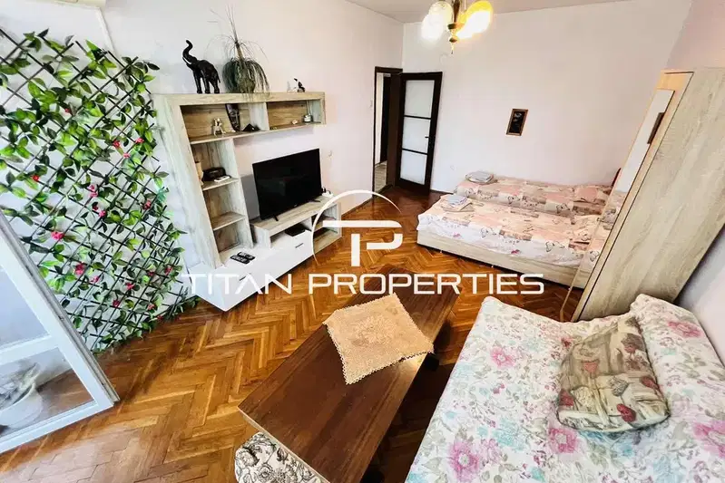 Two-room apartment with terrace in Lazur, Burgas