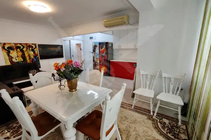 Three-room apartment in Lazur, Burgas with functional layout