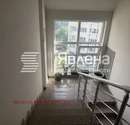 Снимка 2 — Двустаен апартамент с панорамна тераса в Славейков, Бургас