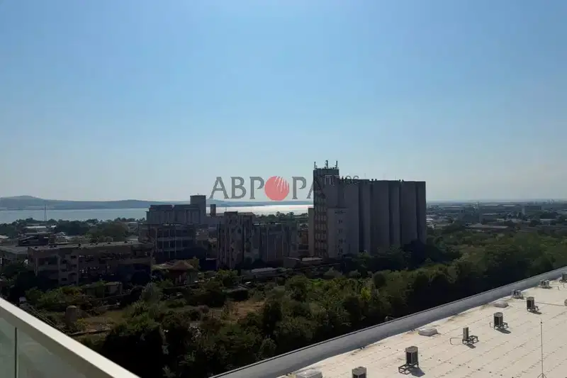 Просторен 2-стаен апартамент с паркомясто в Славейков, Бургас