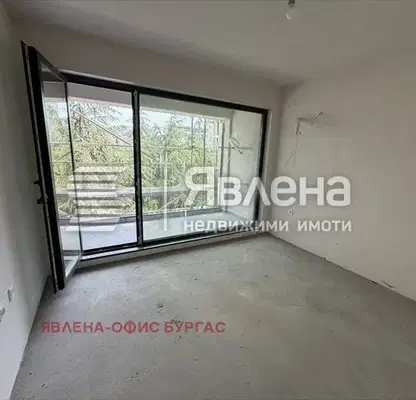 Снимка 4 — Тристаен апартамент с панорамна тераса в Славейков, Бургас