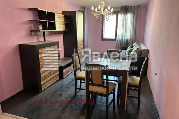 Тристаен апартамент с две тераси в Възраждане, Бургас