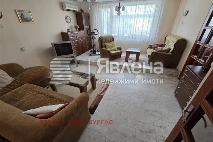 3-стаен апартамент в Възраждане, Бургас с тераса