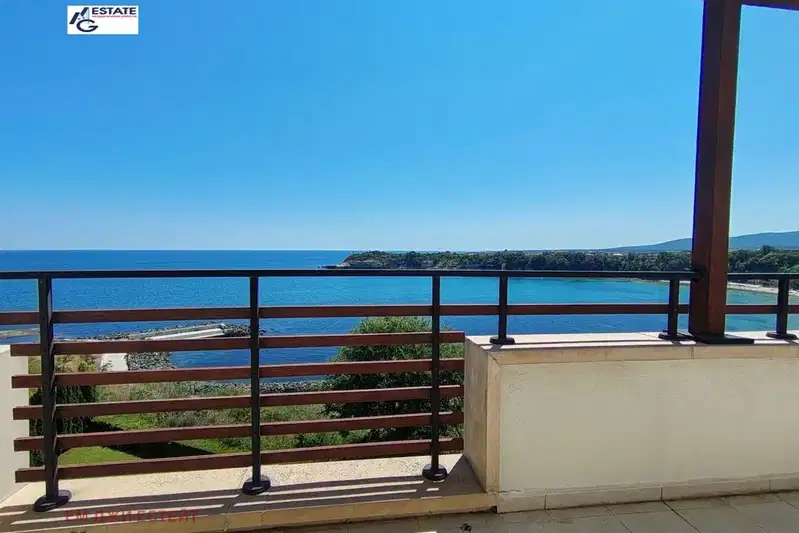 Просторен 3-стаен апартамент с морска гледка в Царево
