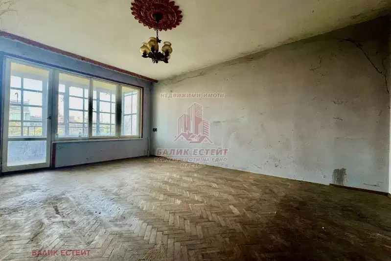 3-bedroom apartment in Dobrich, Centyr