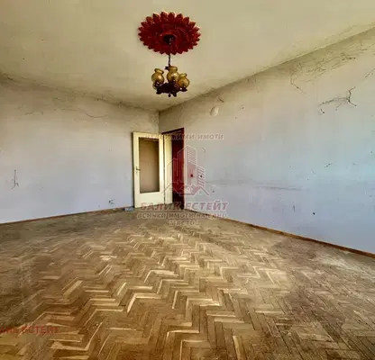 Снимка 2 — Тристаен апартамент в Добрич, Център