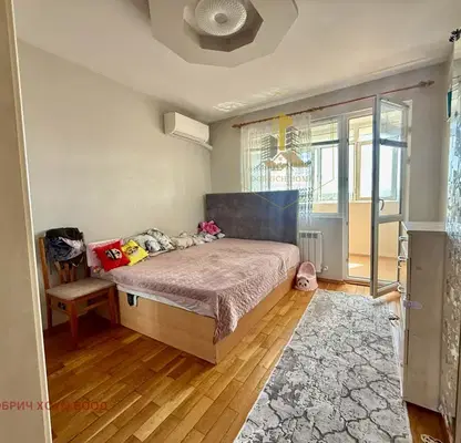 Photo 3 — 3-bedroom apartment in Dobrich, Centyr