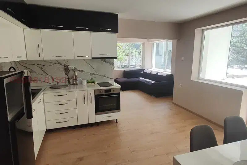3-bedroom apartment in Dobrich, Centyr