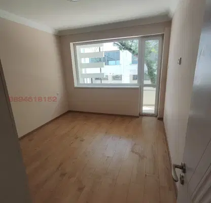 Photo 4 — 3-bedroom apartment in Dobrich, Centyr