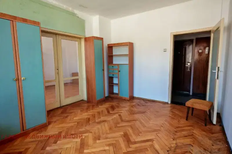 3-bedroom apartment in Gabrovo, Tlychnici