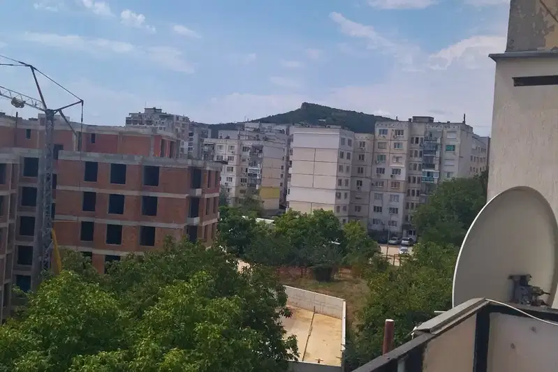 Тристаен апартамент с две тераси в кв. Пролет, Горна Оряховица