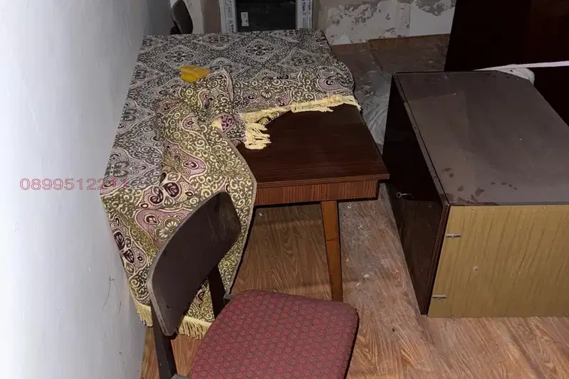 Двустаен апартамент в Хасково, Червена стена