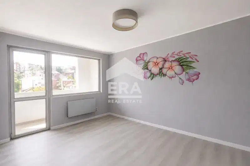 Spacious 3-room apartment in Uchilishni, Haskovo with terrace