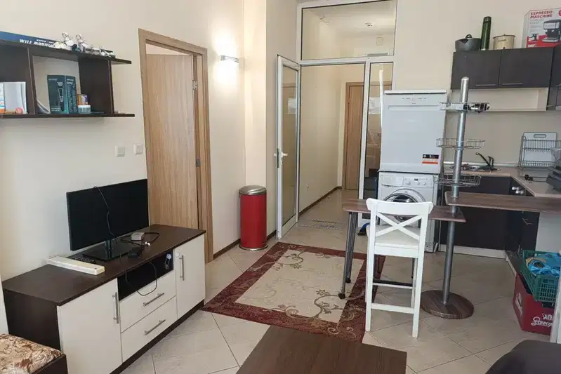 2-стаен апартамент в к.к. Чайка с паркинг и градина