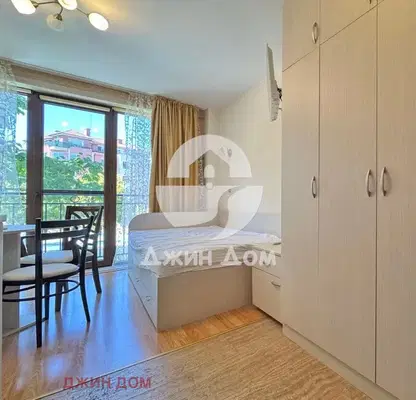 Photo 5 — One-room apartment with pool view in Sunny Beach