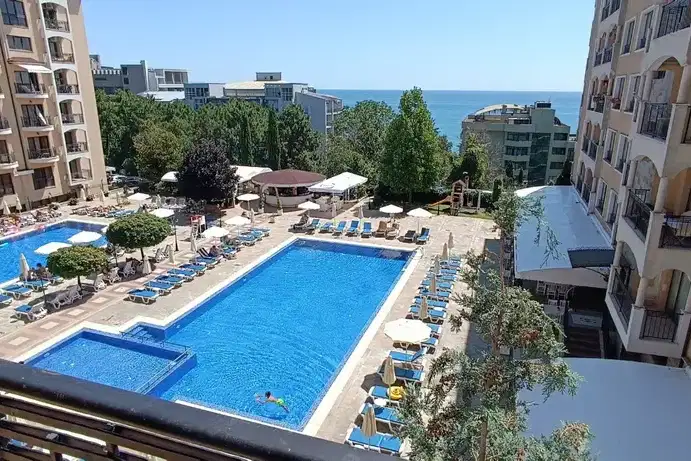 Тристаен апартамент в к.к. Златни пясъци