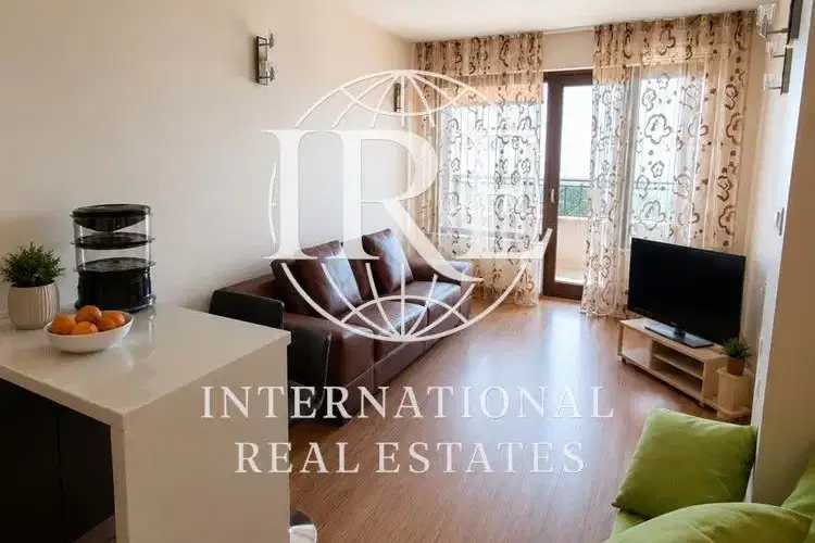 3-bedroom apartment in Zlatni Pyasyci