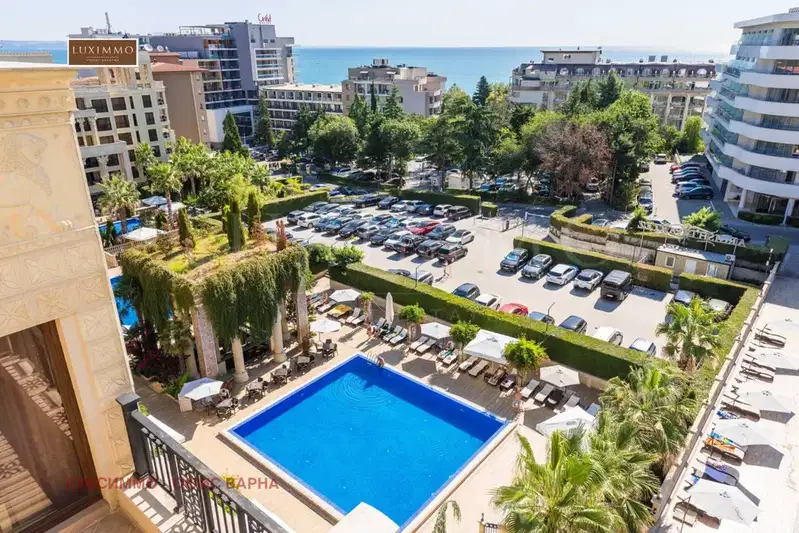 3-bedroom apartment in Zlatni Pyasyci