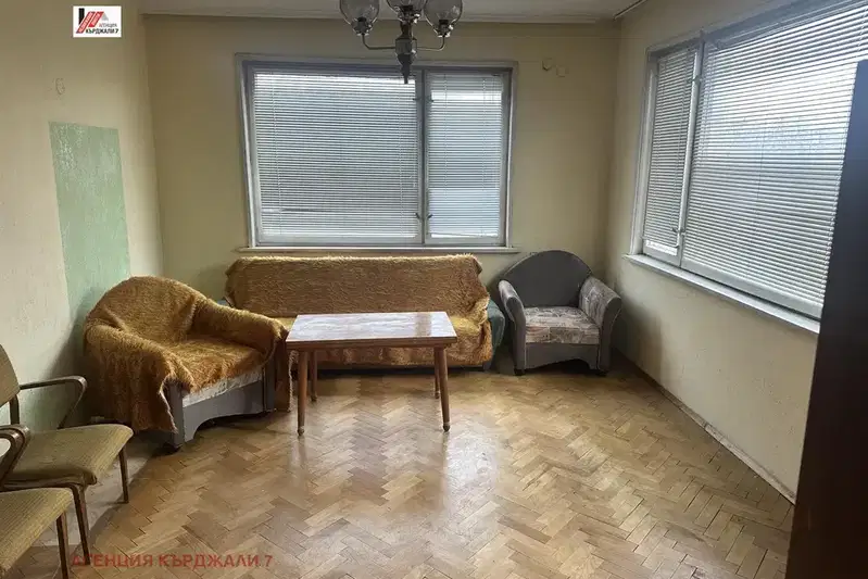 Тристаен апартамент в Кърджали, Център