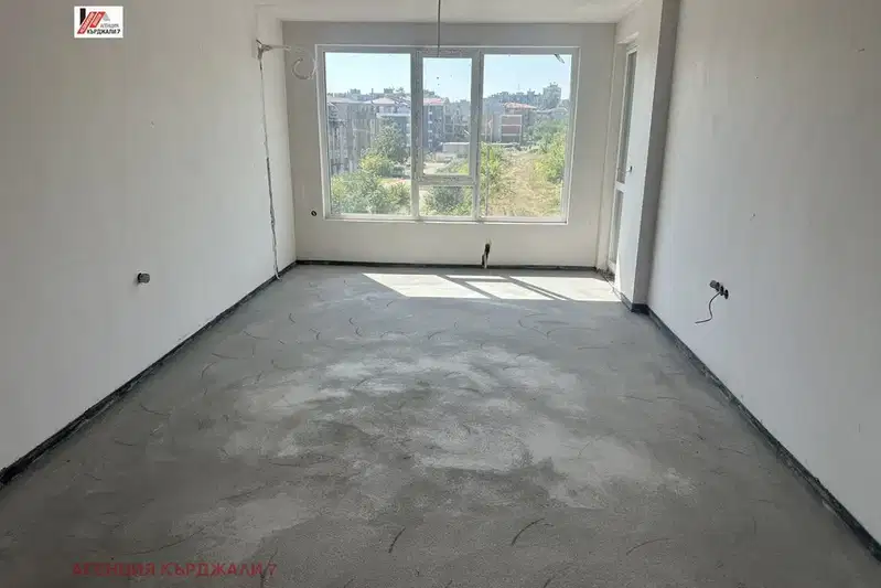 2-bedroom apartment in Kyrdjali, Vyzrojdenci