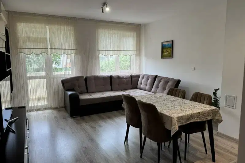 3-bedroom apartment in Kyrdjali, Vyzrojdenci