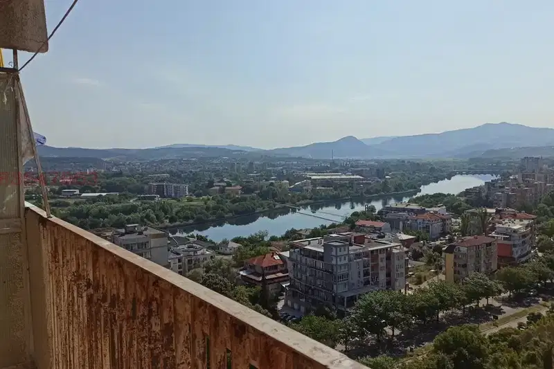 3-bedroom apartment in Kyrdjali, Vyzrojdenci