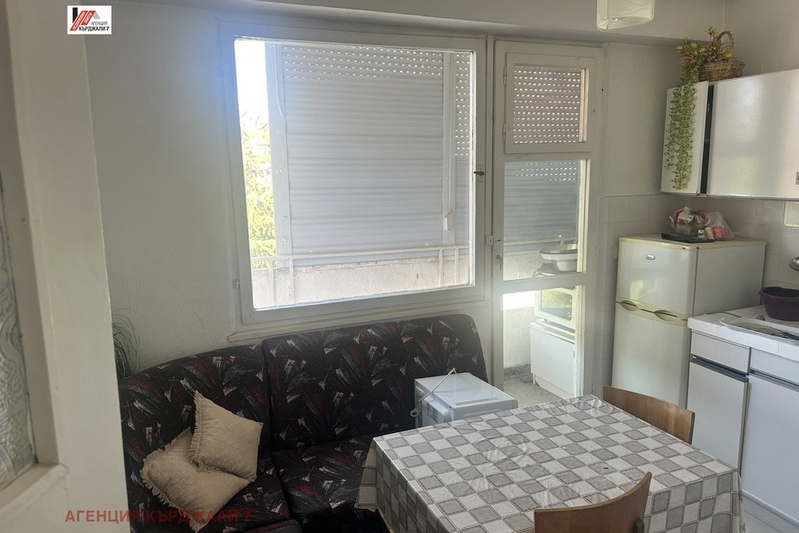 4-bedroom apartment in Kyrdjali, Vyzrojdenci