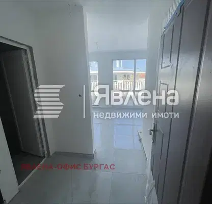 Снимка 2 — Студио апартамент с тераса в Несебър, близо до морето