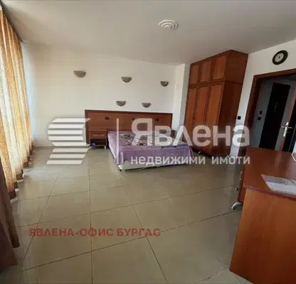 Снимка 2 — Двустаен апартамент в Бургас, Несебър