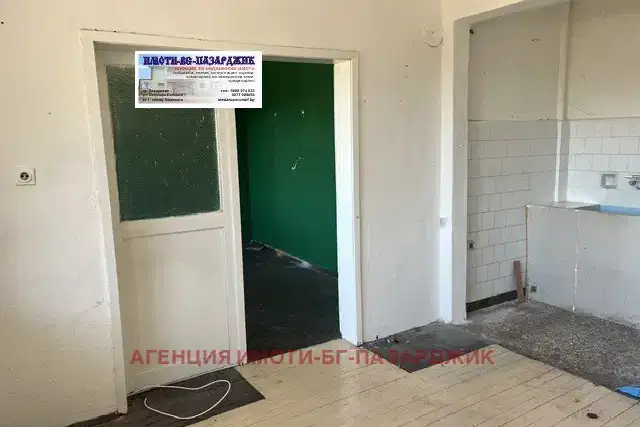 Четиристаен апартамент в Център, Пазарджик с гараж
